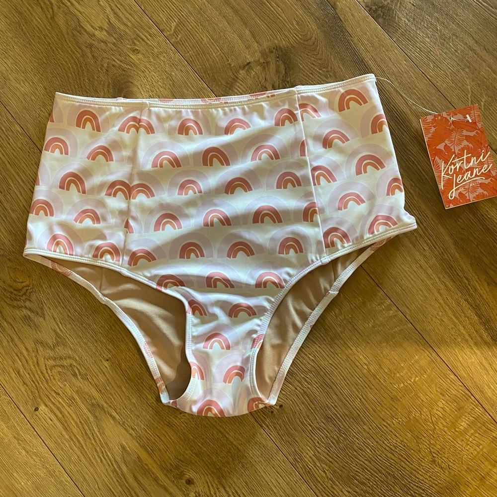 NWT Kortni Jeane high cut rainbows